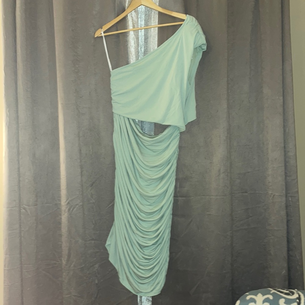 Light Green One-Shoulder Ruched Dress w/ Side Cutout; Size: 16